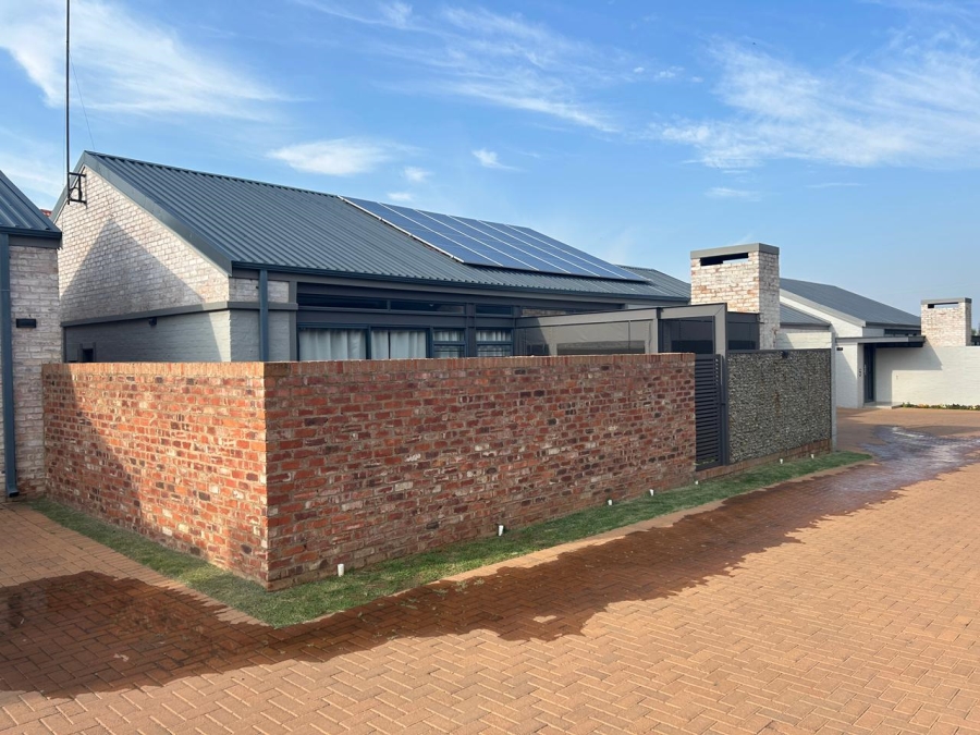 To Let  Bedroom Property for Rent in Lifestyle Estate North West